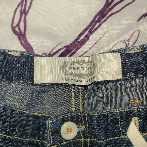 Womens shorts - Picture 3 of 4